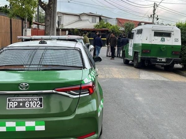 Violento turbazo a casa en San Joaquín: delincuentes golpean a familia y escapan con auto