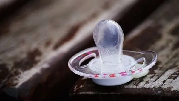 Detectan sustancias tóxicas en chupetes