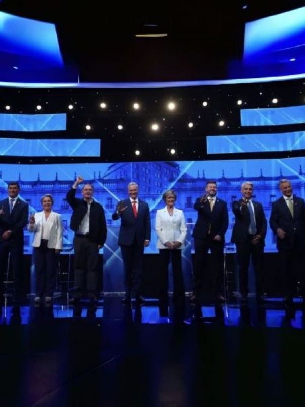 Nicolás Ibáñez a dos bandos: los aportes a los candidatos presidenciales y sus mayores donantes