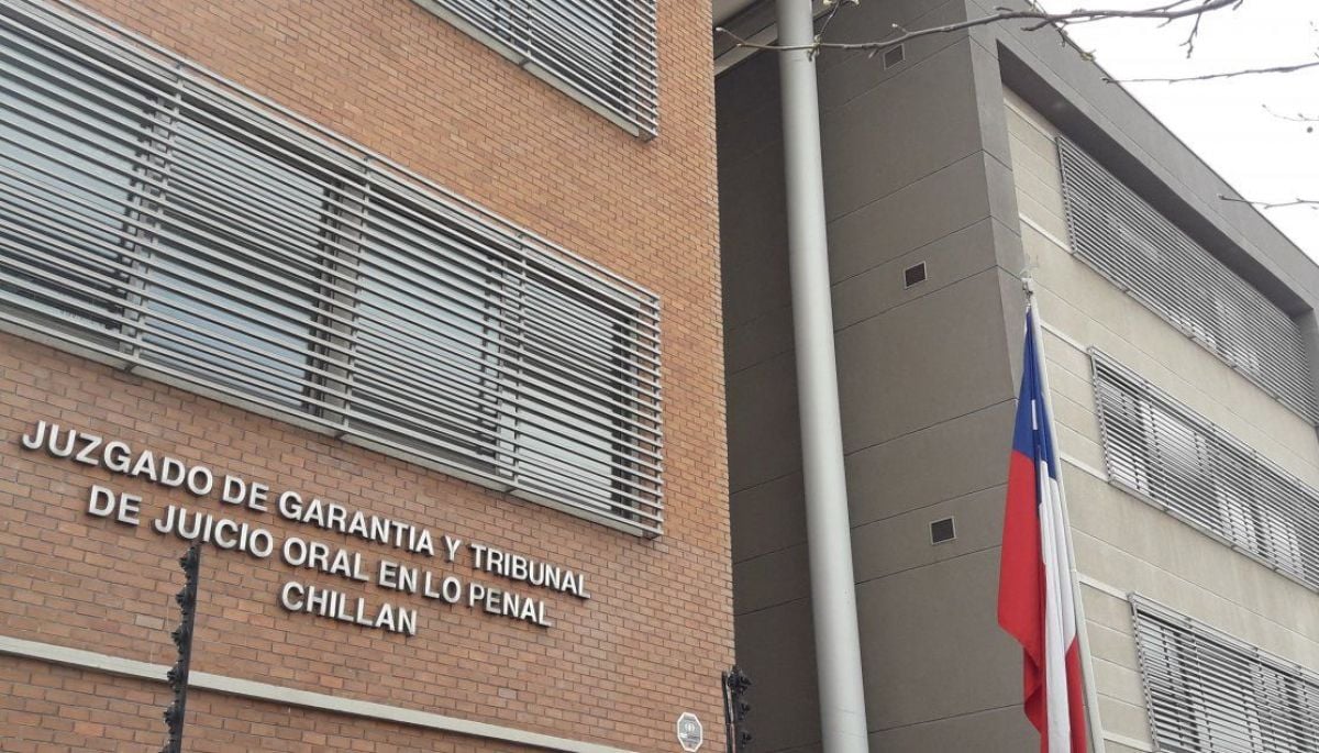 #Regiones    
Condenan a padres y cuñado por violaciones reiteradas contra niña en Bulnes
  
Más detalles ⬇