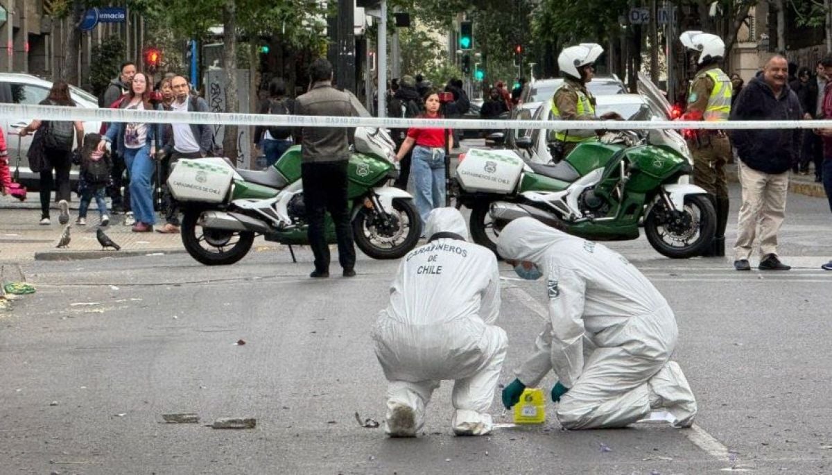 #Nacional
Murió sujeto baleado por PDI tras intento de asalto en Santiago Centro 
Más detalles ⬇