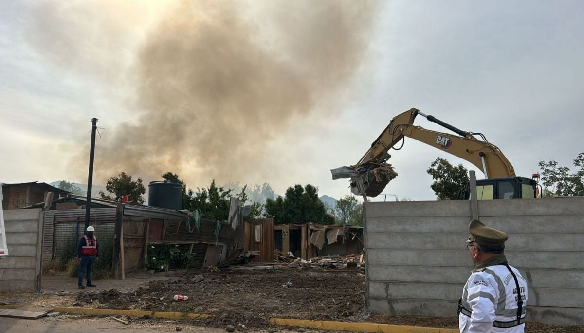 #Nacional 

Comienza desalojo y demolición de campamento Los Aromos en Colina: 188 hogares afectados

Más detalles ⬇