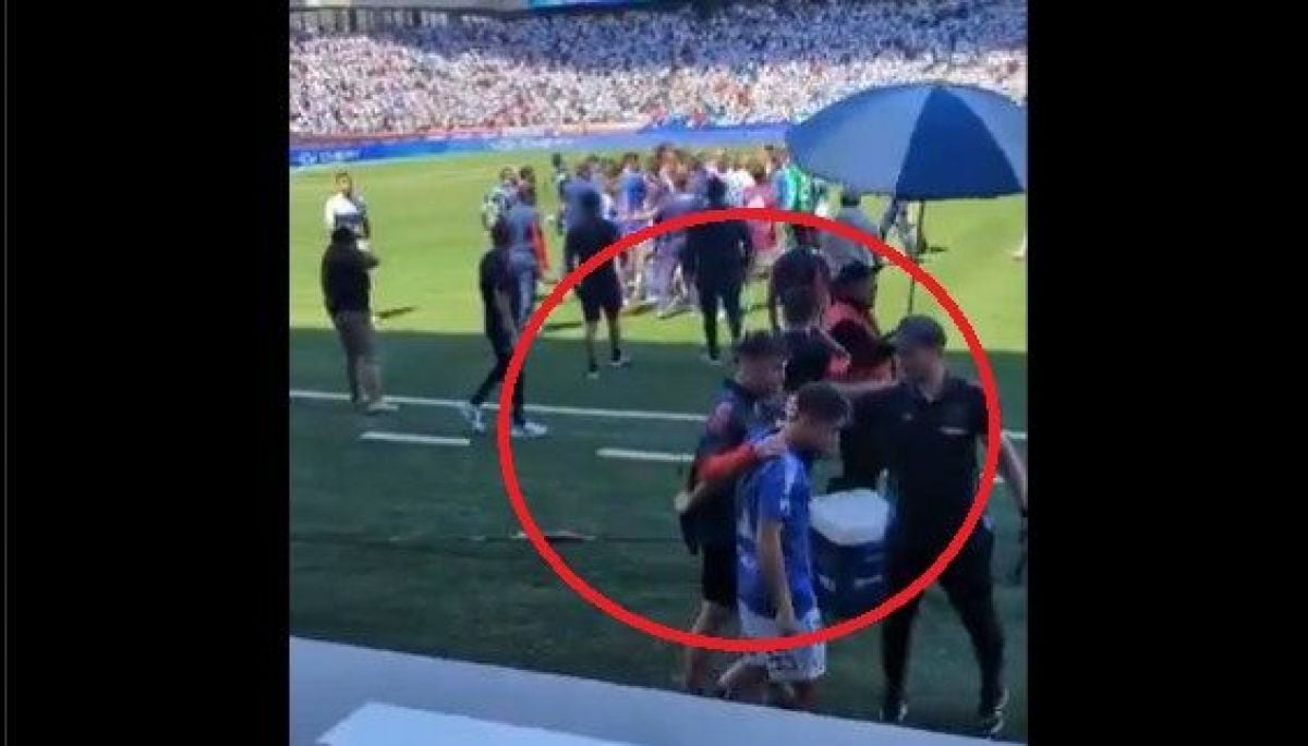 RT @24HDeportesTVN: Hasta 15 partidos: La imagen de Lucas Assadi por la que podría ser castigado ❌