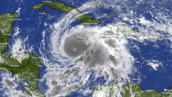 Huracán Mellisa. acercándose a Jamaica