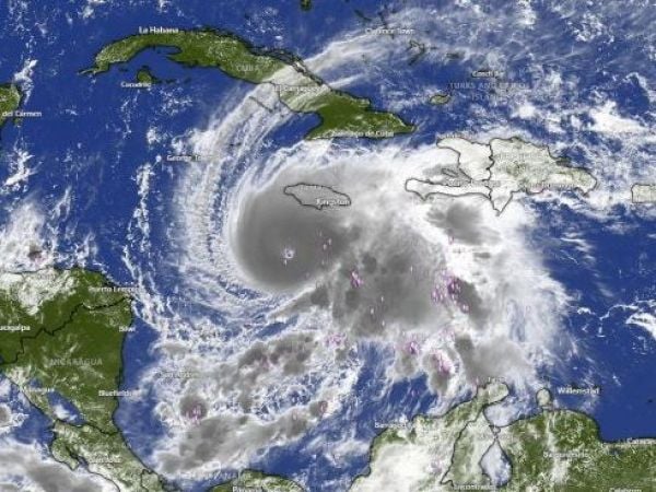 Huracán Mellisa. acercándose a Jamaica