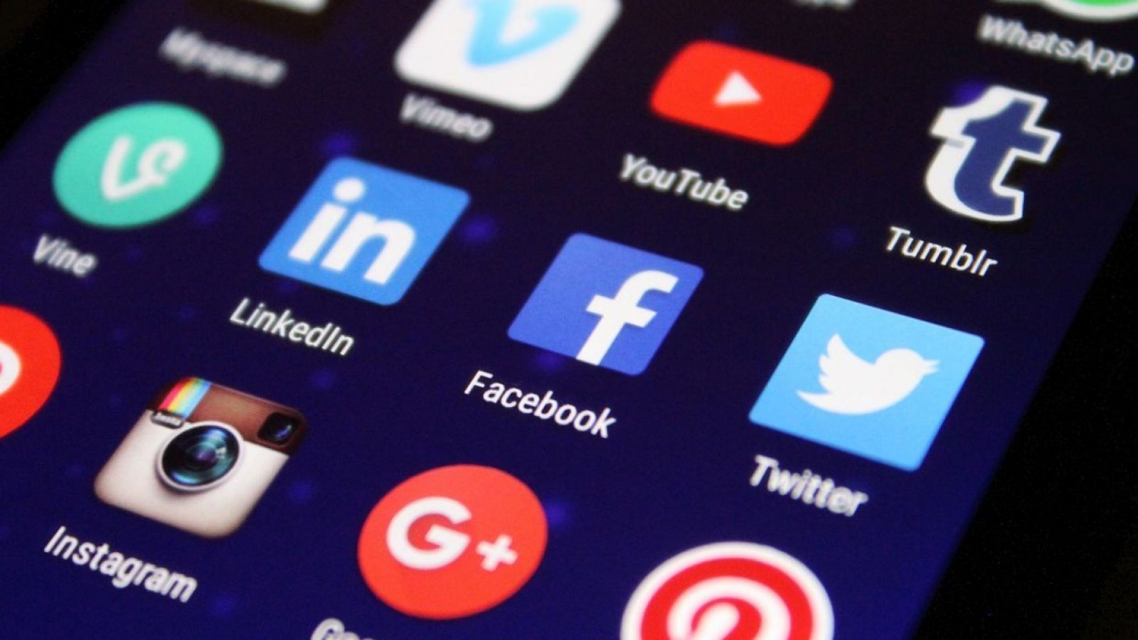 Buscan restringir el acceso de menores de 16 años a las redes sociales