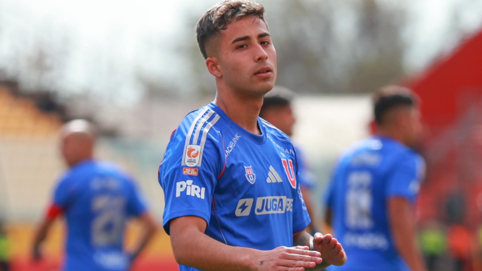 Lucas Assadi celebrando un gol ante Colo Colo