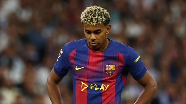 Lamine Yamal triste tras la derrota ante el Real Madrid