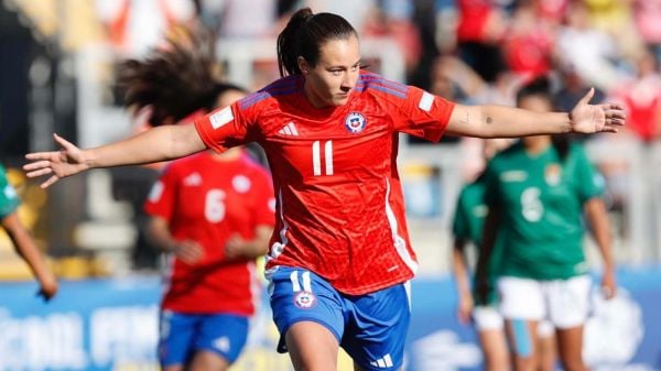 Sonya Keefe celebrando uno de sus goles frente a Bolivia.