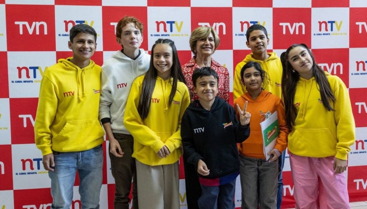 #VotaPorLaNiñez 
Niñas y niños entrevistan a Evelyn Matthei en Punto de Prensa ¿Qué Sucede?
 
Más detalles ⬇