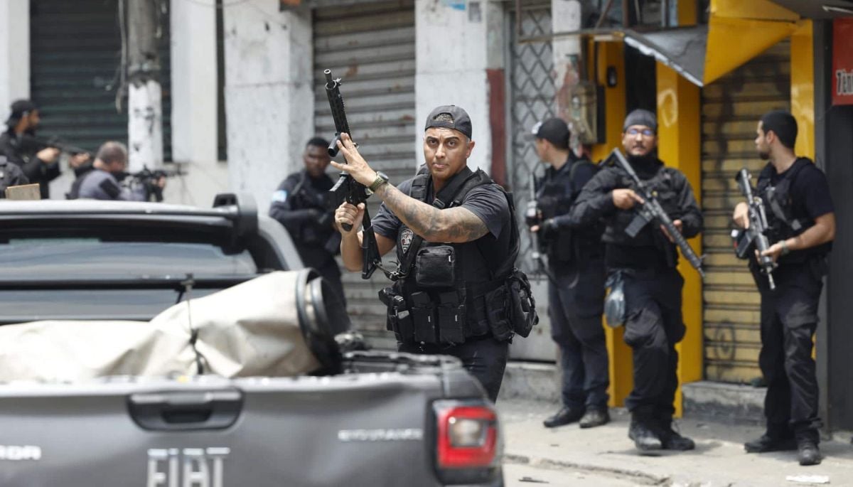 ⭕ #Ahora24H 
Veinte muertos y 56 detenidos en un megaoperativo contra el Comando Vermelho en Río de Janeiro 
Más detalles ⬇