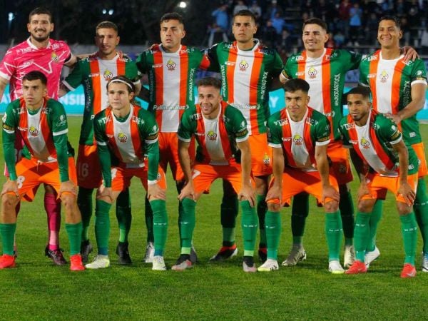 Plantel de Cobresal posando previo a un partido