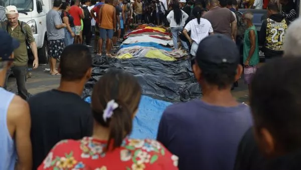 Familias retiran cuerpos de afectados