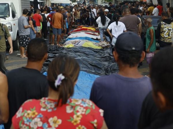 Familias retiran cuerpos de afectados