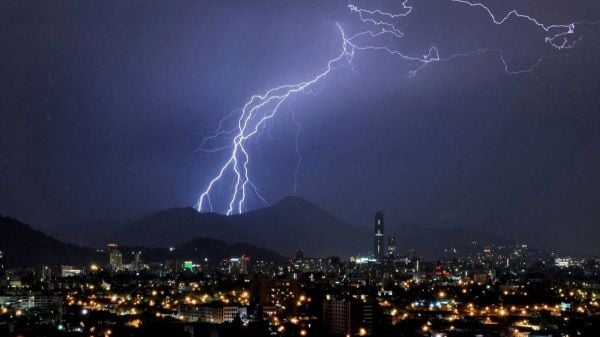 Alerta meteorológica por tormentas eléctricas en Santiago