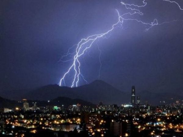 Alerta meteorológica por tormentas eléctricas en Santiago