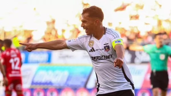 Vicente Pizarro celebrando su gol ante Ñublense