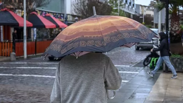 Fuertes vientos en tres regiones