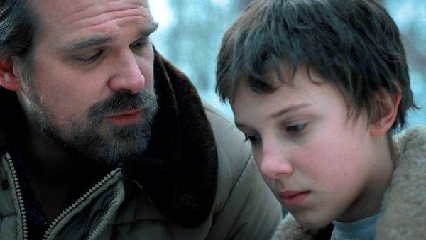 Millie Bobby Brown denuncia a David Harbour por acoso