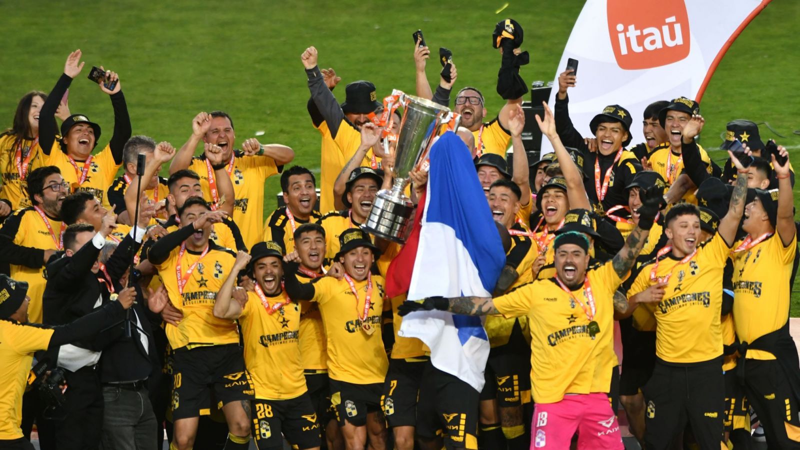 Jugadores de Coquimbo Unido recibirán millonario premio tras ser campeones