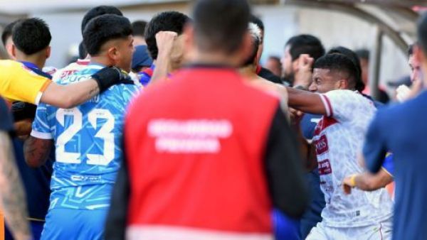 Julio Fierro, arquero de Deportes Copiapó, durante la pelea contra Universidad de Concepción en la definición de la Primera B