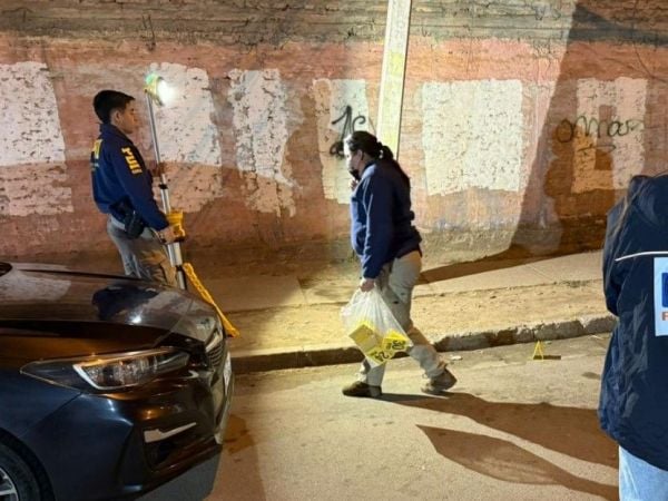 Policía investigando sitio del asesinato en Conchalí.