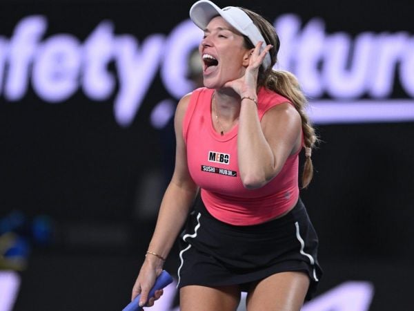 Danielle Collins jugando un partido de tenis