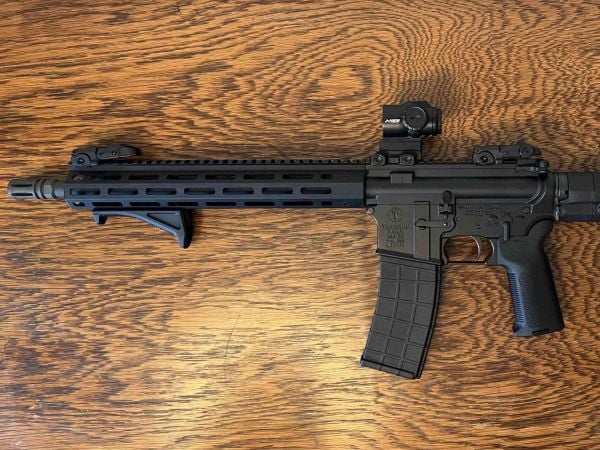 Fotografía de un rifle semiautomático