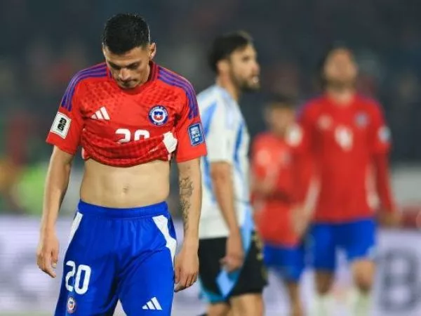 Lucas Cepeda con la camiseta de la Selección Chilena