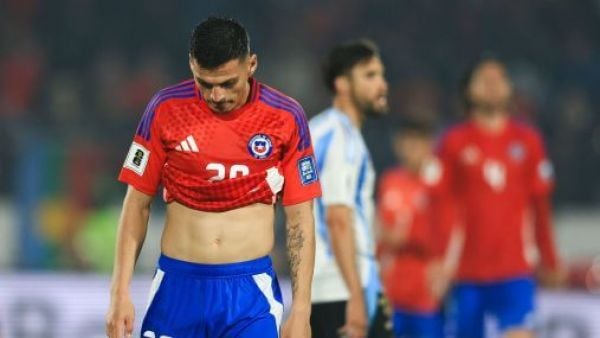 Lucas Cepeda con la camiseta de la Selección Chilena