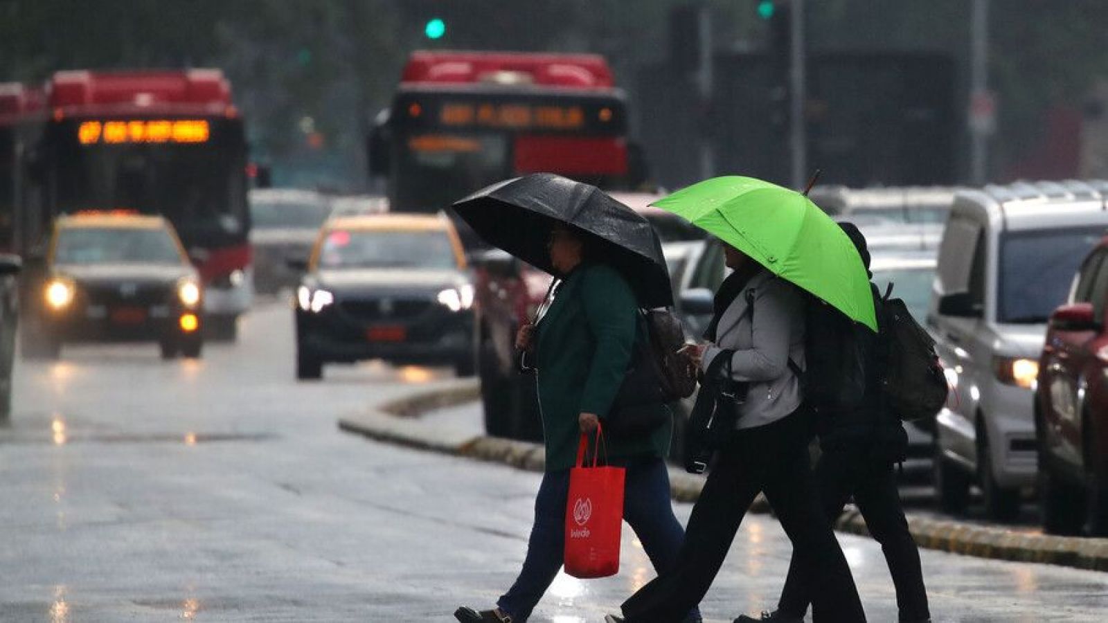 Lluvia llegará este jueves a Santiago