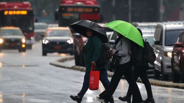 Lluvia llegará este jueves a Santiago