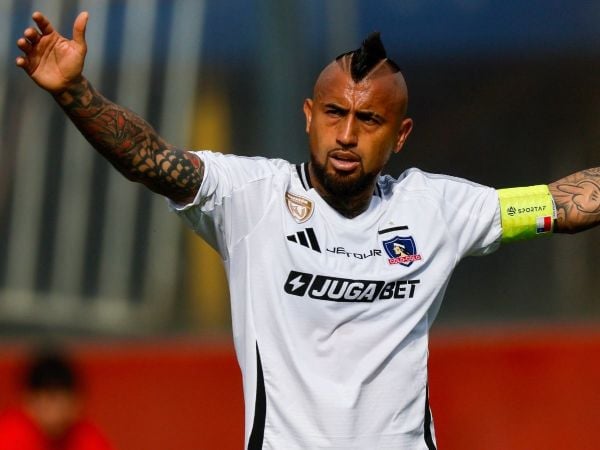 Arturo Vidal jugando por Colo Colo