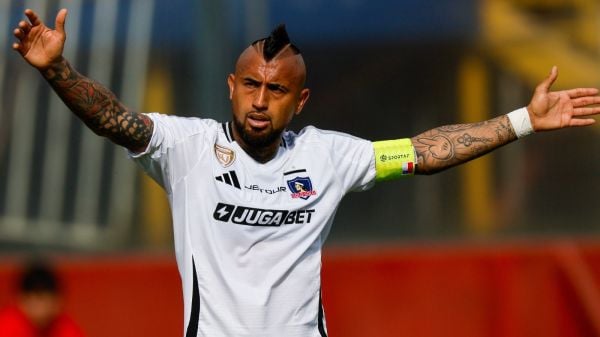 Arturo Vidal jugando por Colo Colo