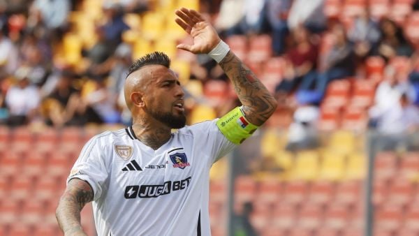 Arturo Vidal le respondió con todo a Ángel Maulén, director del bloque opositor en Blanco y Negro, quien criticó duramente al plantel de Colo Colo.