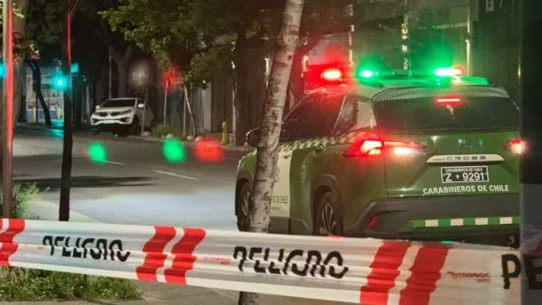Hombre murió tras choque contra un árbol en Santiago Centro