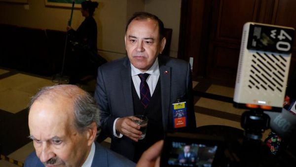 Senado vota acusación constitucional contra juez Ulloa