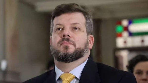 Johannes Kaiser por exonerados políticos