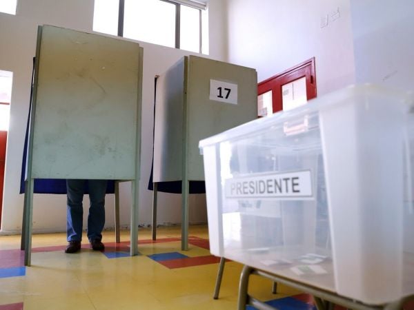 Urna en Elecciones 2025