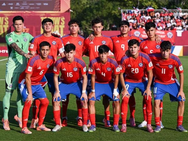 Selección Chilena Sub 17 previo a un partido en el mundial de Qatar 2025