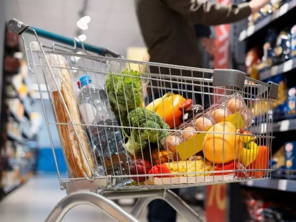 Carro de supermercado. Foto referencial horarios supermercados en Elecciones