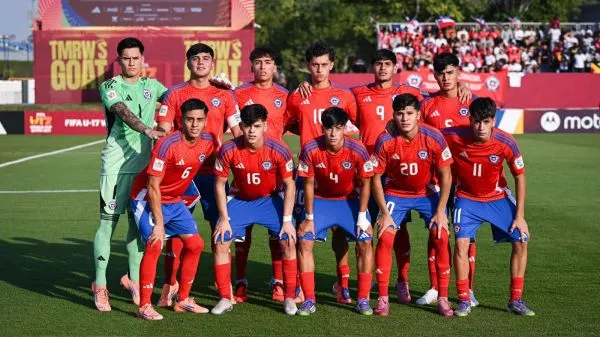 Selección Chilena Sub 17 previo a un partido en el mundial de Qatar 2025