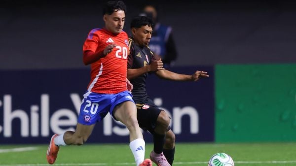 Javier Altamirano jugando por la Selección Chilena