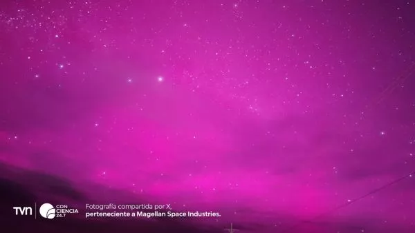 Auroras australes iluminan el cielo de Punta Arenas durante una tormenta geomagnética severa registrada el 11 de noviembre de 2025.