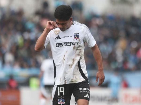 Salomón Rodríguez con la camiseta de Colo Colo