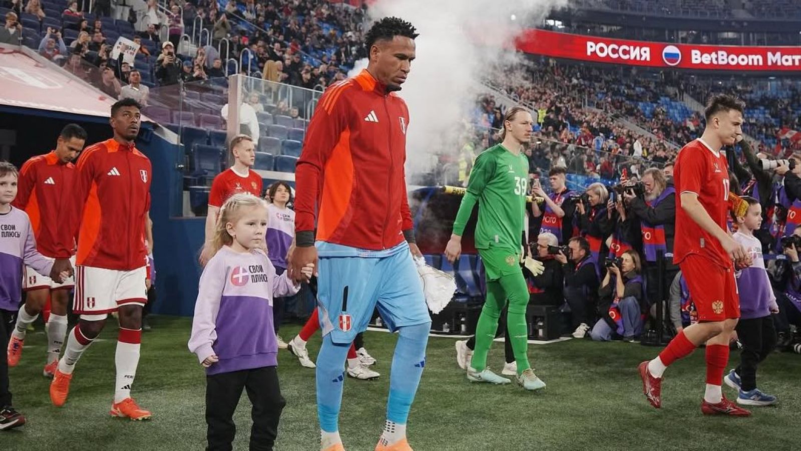 Rusia y Perú tuvieron un recibimiento estilo "Mundial" en su partido amistoso