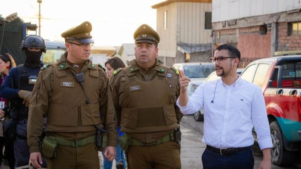 Alcalde de Peñalolén anuncia intervención contra feria navideña ilegal