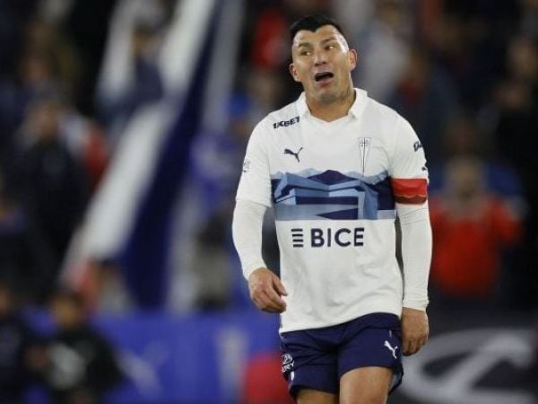 Gary Medel con la camiseta de Universidad Católica