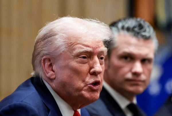 Trump y secretario de guerra estadounidense, Pete Hegseth.