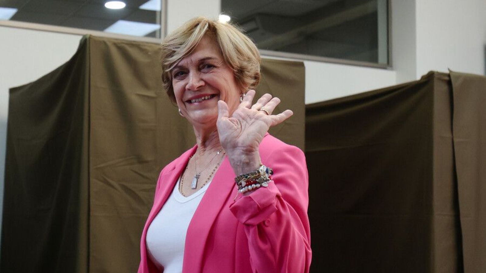 Evelyn Matthei gana en China tras resultados preliminares